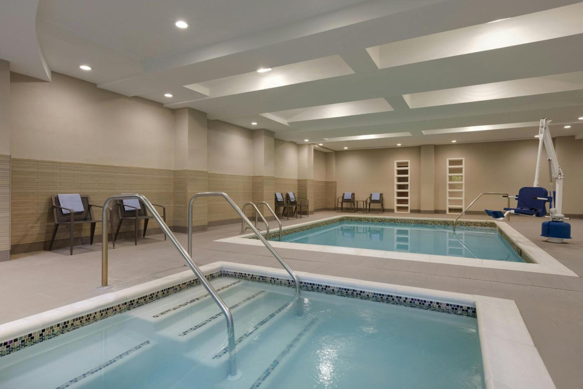 Courtyard Lancaster Hotell Fertility Exteriör bild