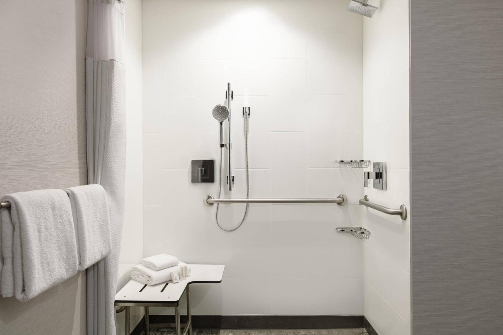 Courtyard Lancaster Hotell Fertility Exteriör bild