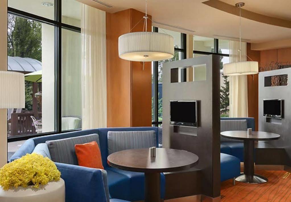 Courtyard Lancaster Hotell Fertility Exteriör bild